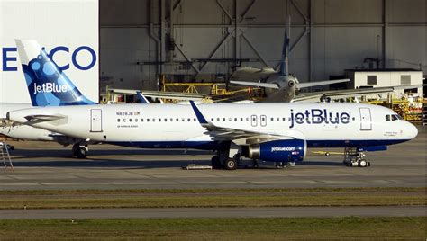 JetBlue N828JB A320 232 Charlie Carroll Flickr