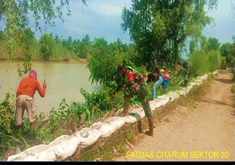 Sub Sektor Citarum Harum Giat Bersihkan Sampah Dan Rumput Liar