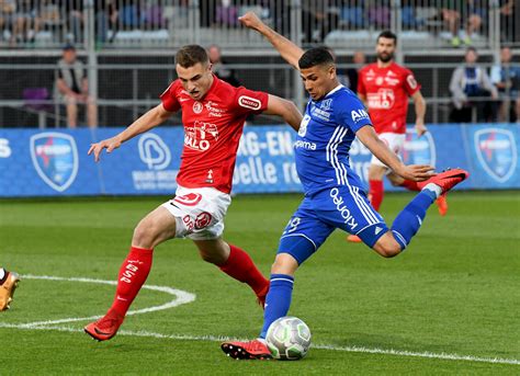 Football Yanis Merdji L Lectricien Roannais De R Devenu Buteur De