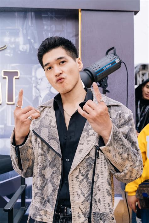 Sao nam Vbiz đang bị truy lùng chỉ vì phát ngôn Hot tới mức dính tin hẹn hò đồng giới lẫn yêu