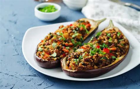 Aubergines farcies au viande hachée et quinoa un plat au four