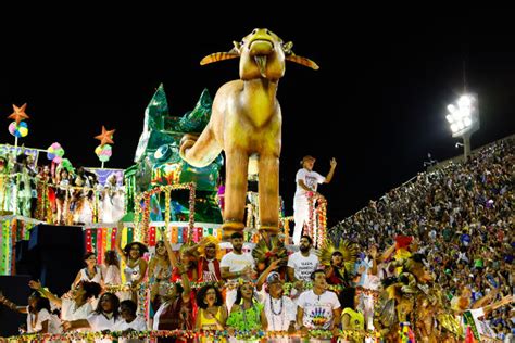 Escolas De Samba O Que São História Desfiles Brasil Escola