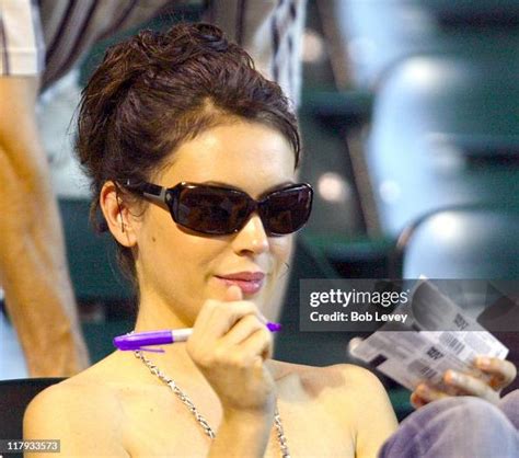 Alyssa Milano Girlfriend Of Dodgers Pitcher Brad Penny Takes In The