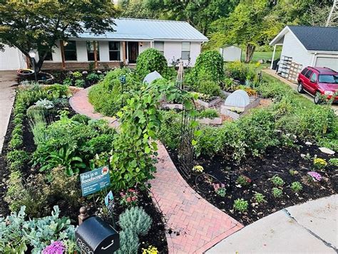 Turn Your Backyard Into A Snack Yard With Edible Landscapes Modern Farmer Edible Landscaping