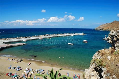 Plage De Panormo Crète Photo Stock éditorial Image Du Touriste 26928903