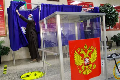 Голосование по поправкам к Конституции РФ началось в Индии ...