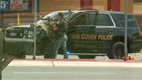 Hostages Released Suspect Dead After Standoff At Georgia Bank Abc News