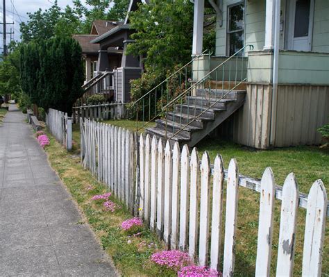 File:Classic Picket Fence.JPG - Wikipedia, the free encyclopedia