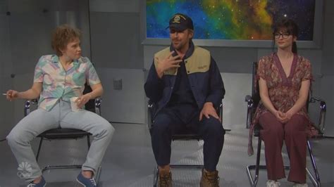 Watch Ryan Gosling And Kate Mckinnons Close Encounter Snl Sketch