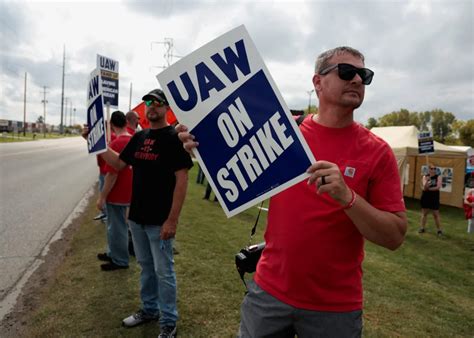 Uaw Extends General Motors Strike Following Stellantis Agreement