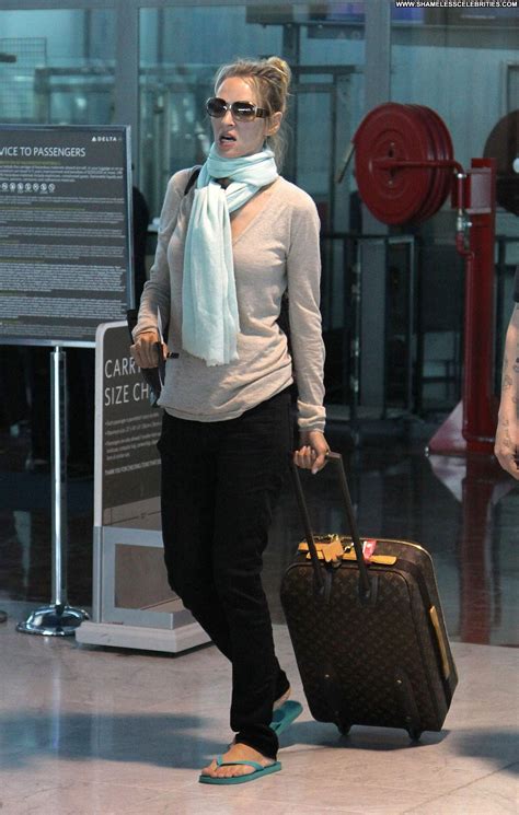 Uma Thurman Posing Hot Straight High Resolution Celebrity