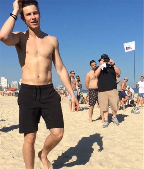 Shawn Mendes Updates Ar Twitter More Of Shawn At The Beach Today