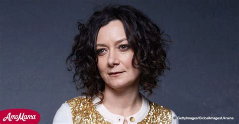 Heres Why Sara Gilbert Regretted Cutting Her Late Father Off Financially