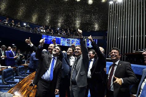 Governo caçou votos para anular ofensiva de Bolsonaro e aprovar reforma