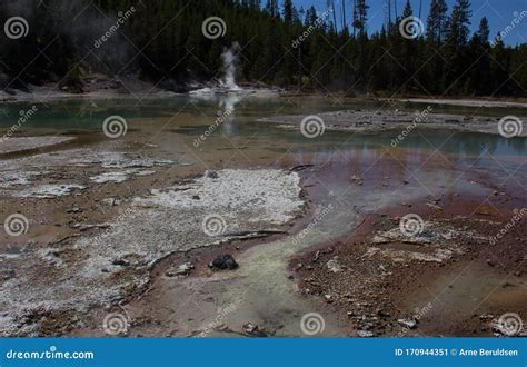 Aguas Termales En El Parque Nacional Yellowstone Imagen De Archivo