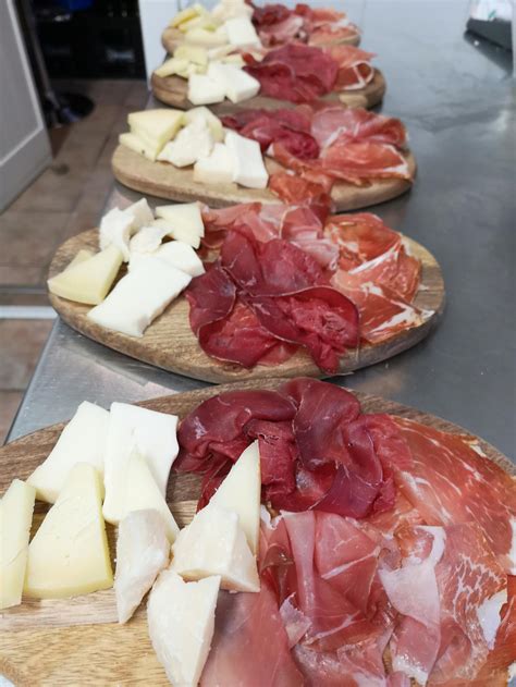 Taglieri Salumi E Formaggi A Torino Trattoria Crotto