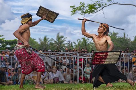 Mengenal Peresean Tradisi Adu Ketangkasan Suku Sasak Pulau Lombok