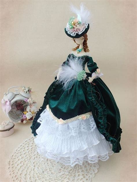 Новости | Fabric dolls, Doll dress, Emerald dresses