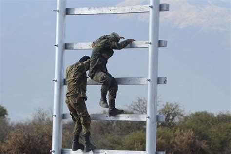 Grupos tácticos se someten a pruebas extremas Los Tiempos