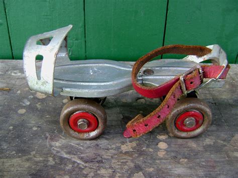 Vintage Roller Skates Adjustable Metal Globe Skate By Junquegypsy