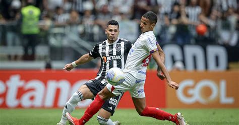 Em jogo truncado Atlético MG empata Bahia na volta do Brasileirão