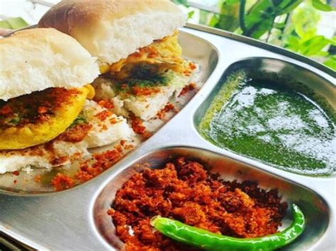 World Vada Pav Day 2022 मुंबई के लोगों के लिए स्ट्रीट फूड नहीं बल्कि