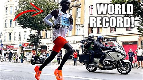 Kenyan Runner Eliud Kipchoge Running World Record At Berlin