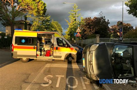 Scontro In Via Gorizia Un Automobile Si Ribalta