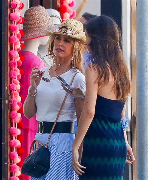 Emma García se escapa a Ibiza con su familia y protagoniza un espectacular posado en bikini