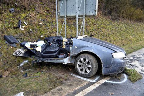 Frontalzusammensto Autofahrer Stirbt Nach Berholman Ver Baden