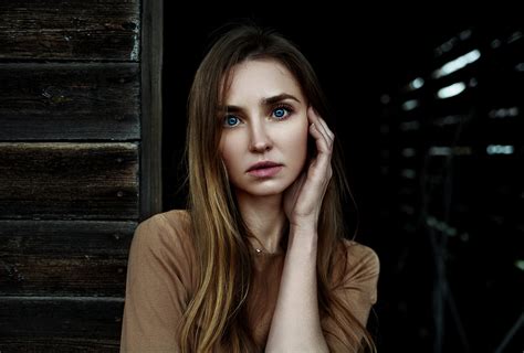 Wallpaper Model Depth Of Field 500px Brunette Looking At Viewer