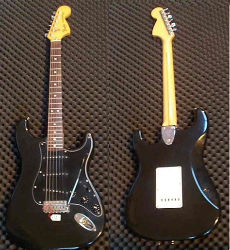 Does an all black Strat with a rosewood neck look weird? | The Gear Page