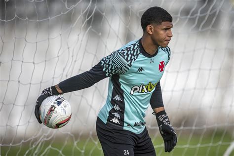 T Cnico Que Levou Halls Para O Vasco Afirma Que O Goleiro Est