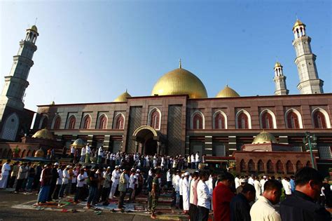 FOTO Mengintip Megahnya Masjid Dian Al Mahri Atau Masjid Kubah Emas