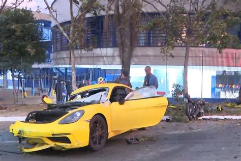 Porsche Atropela Motociclista E Colide Poste Em S O Paulo