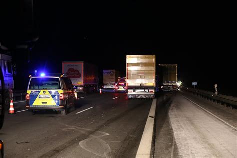 Tödlicher Unfall auf A9 Mann stirbt bei Kollision mit Lkw Bildergalerie