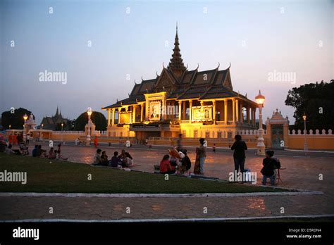 Royal Palace Phnom Penh Stock Photo - Alamy