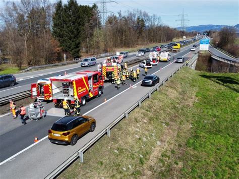 Videos Und Bilder Feuerwehreinsatz Nach Unfall Auf Der A14 Massiver