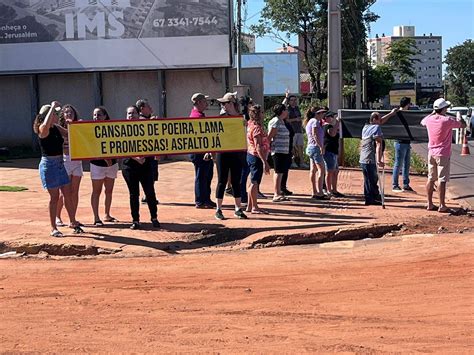 Protesto cobra ampliação em projeto de asfalto no Jardim Itatiaia