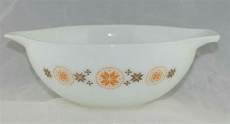 Pyrex Town Country Cinderella Bowl Quart Brown And Yellow On White