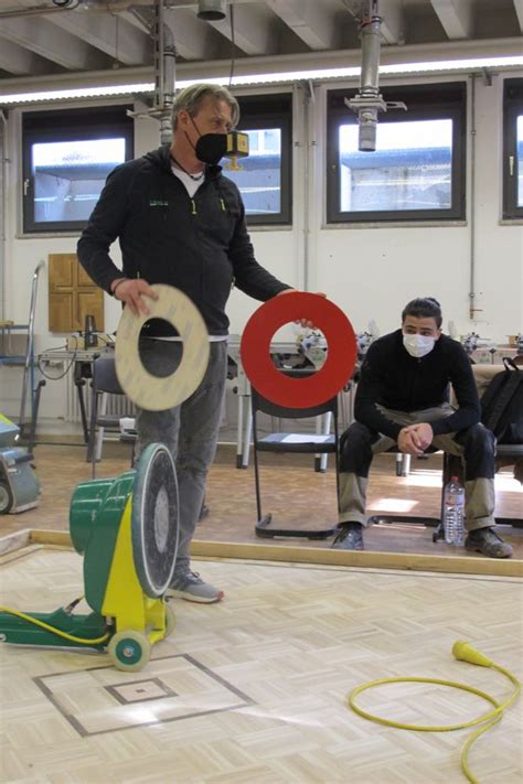 Fussbodentechnik Lägler veranstaltet Schleifprojekt an Berufsschule