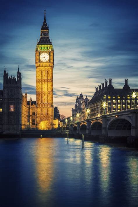 Torre Famosa Di Big Ben A Londra Al Tramonto Fotografia Stock