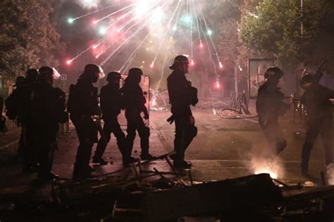 Quase Detidos Na Terceira Noite De Revolta Em Fran A Esquerda