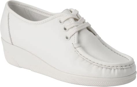 Best Shoes For Nurses: The Last Buying Guide You'll Ever Need - NurseHive