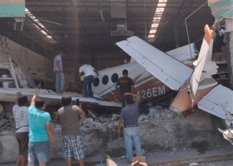 Avioneta Se Desploma Sobre Un Supermercado En Temixco Reportan Varios