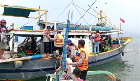 Perahu Motor Penangkap Ikan Asal Probolinggo Langgar Zona Perairan