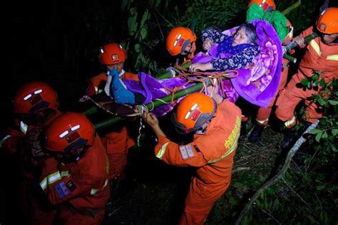 Orang Tewas Akibat Gempa Bermagnitudo Di Sichuan China Antara