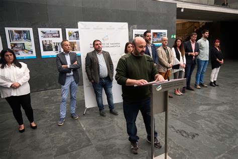 El Parlamento de Navarra celebra un acto institucional de adhesión al