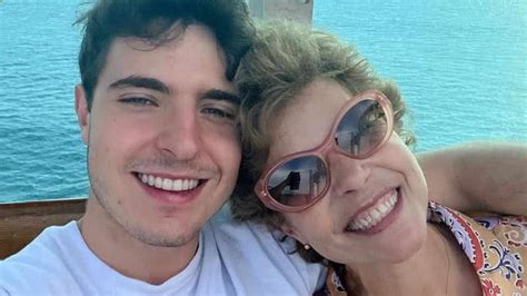 Filho de Gugu mostra viagem a mãe e as irmãs Em família