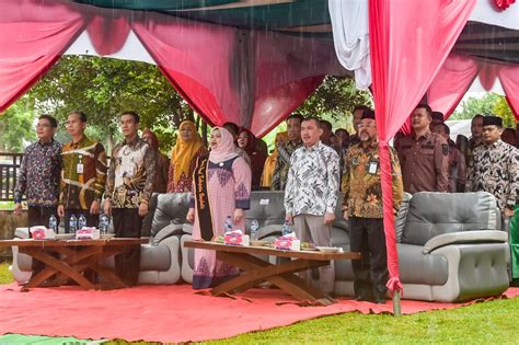 Terus Tingkatkan Kualitas Pendidikan Bupati Kasmarni Resmikan TK